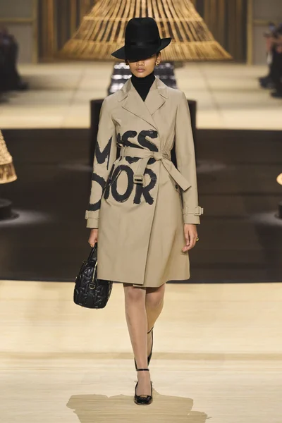 Look 3